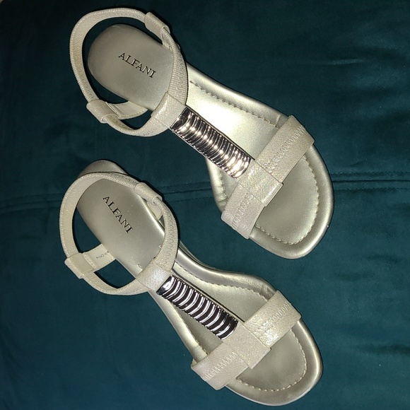 ALFANI Silver 2" Wedge - Picture 2 of 7